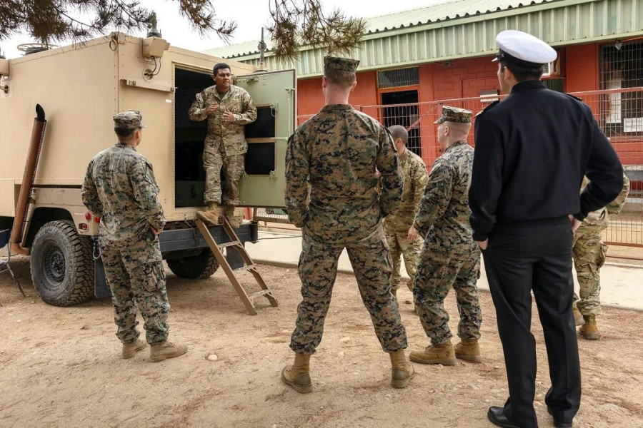 Intercambio de Expertos en Inteligencia Anfibia en Fuerte IM Contraalmirante Félix Aguayo Bastidas de Concón Firma Lance Cpl David Intriago USMC