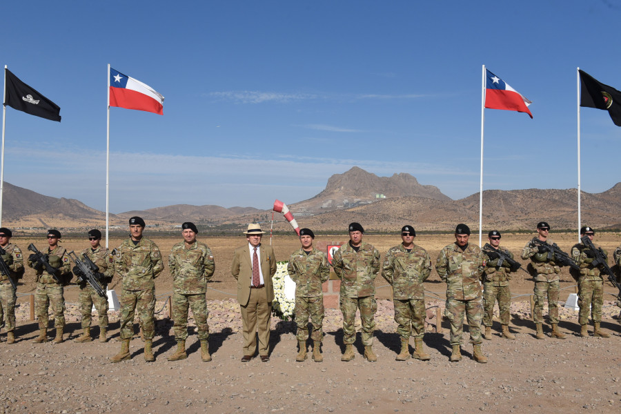 Aniversario de la Escuela de Paracadistas y Fuerzas Especiales Firma Ejército de Chile