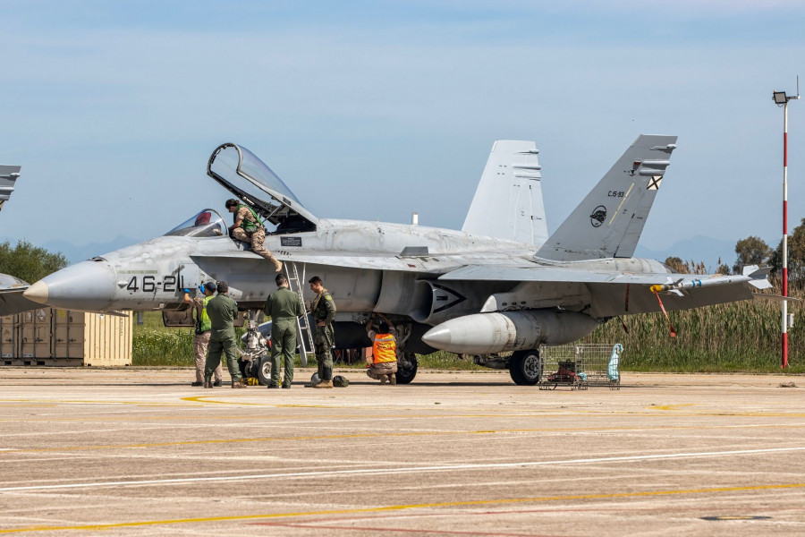 Preparando los F18  gran canaria antes de partir a a grecia ejercicio iniochos