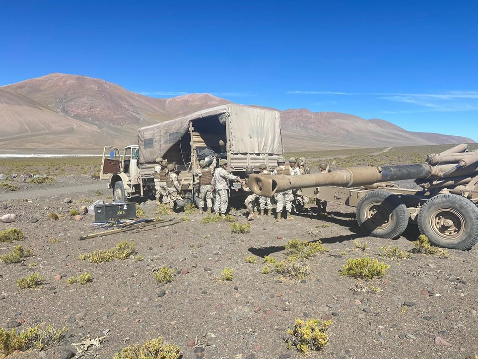 Despliegue de pieza Soltam M 71 desde un camiu00f3n Man F8 DHA 22.361 6x6 Firma Comando de Operaciones Terrestres del Eju00e9rcito de Chile