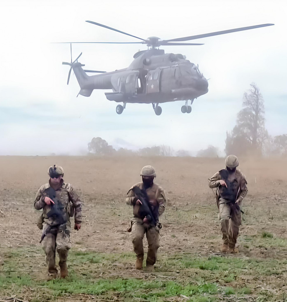 Ejercicio conjunto de inserción helitransportada entre el Ejército y la Infantería de Marina de Chile en las cercanías de Mulchén Firma Jedena Biobío