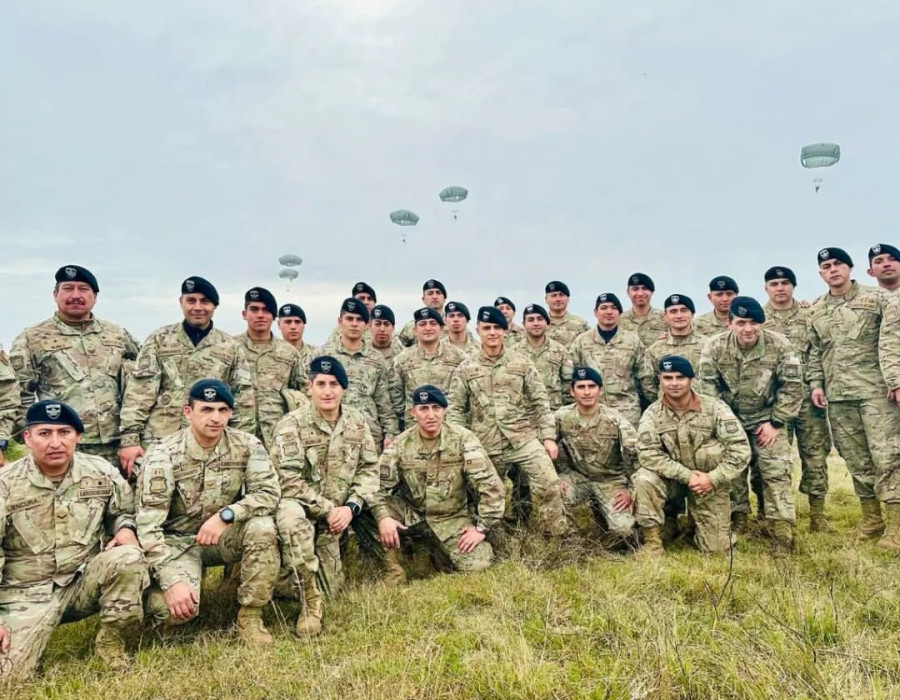 Certificación de paracaidistas de la III División de Montaña Firma Destacamento de Montaña N17 Los Ángeles del Ejército de Chile