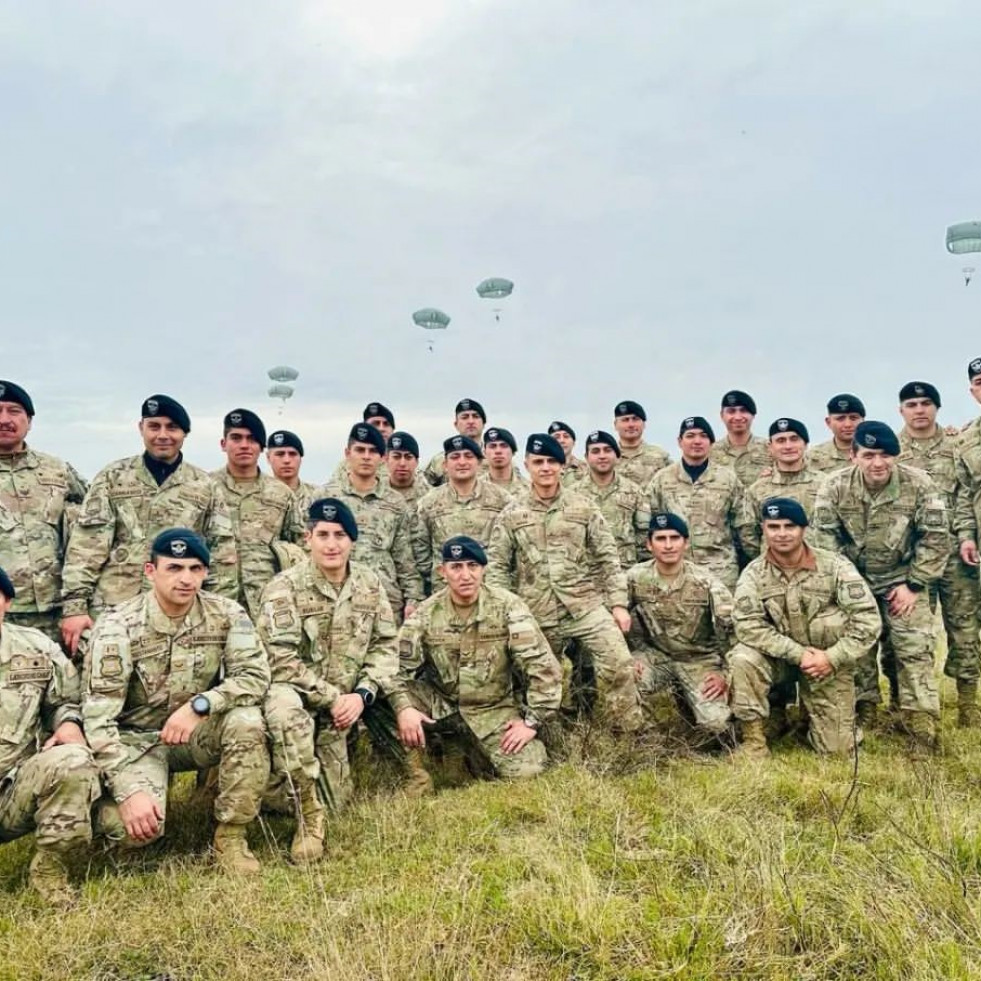 Certificación de paracaidistas de la III División de Montaña Firma Destacamento de Montaña N17 Los Ángeles del Ejército de Chile