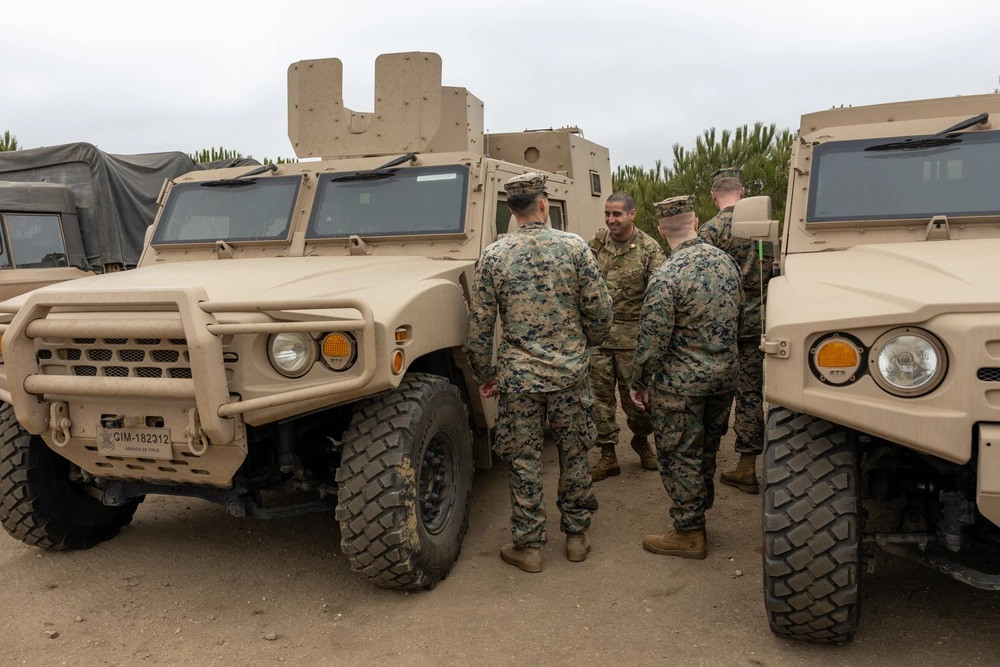 Carros Kia KLTV182 y KLTV181 del Cuerpo de Infanteru00eda de Marina de la Armada de Chile Lance Cpl David Intriago USMC 002