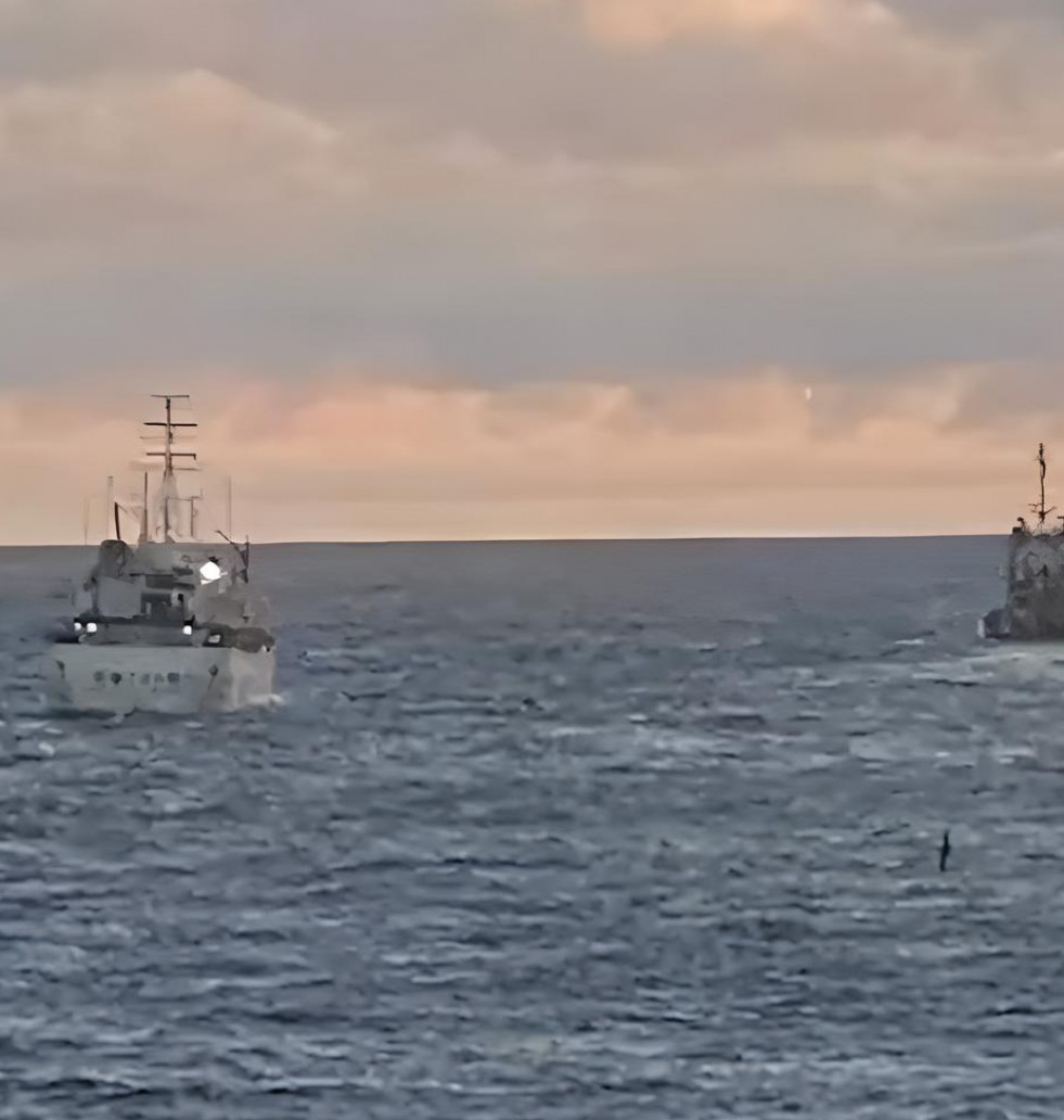 Pesquero An Fong No 136 y RAM Beagle siendo interceptadas a 245 millas náuticas de la costa de Comodoro Rivadavia Firma Prefectura Naval Argentina