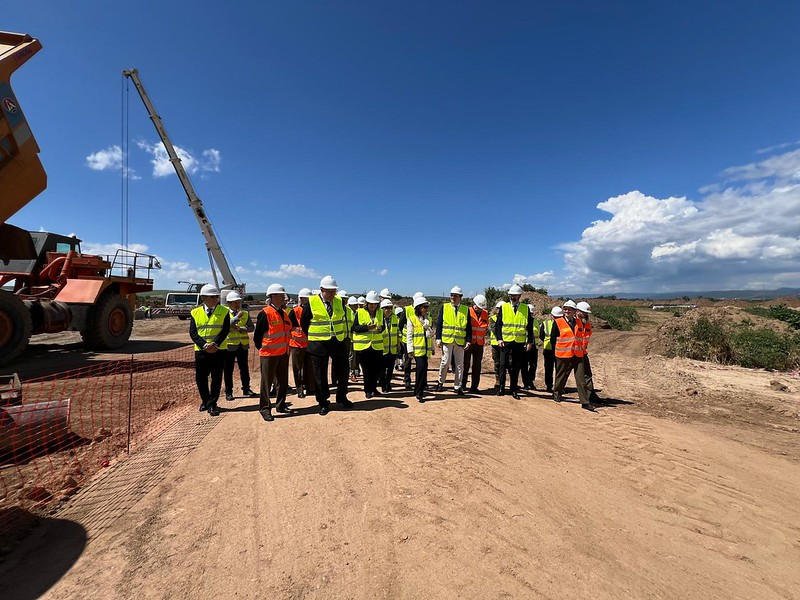 Robles visita las obras de la base logu00edstica I