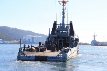 Zarpe del remolcador de altura BAE Imbabura desde la base naval Talcahuano Firma Armada de Chile
