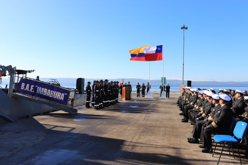 Ceremonia de despedida del BAE Imbabura en el muelle 360 de la base naval Talcahuano Firma Armada de Chile