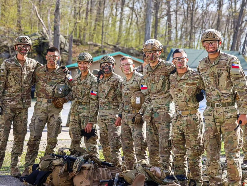 Patrulla Weichafe en la competencia internacional Sandhurst 2024 Firma Escuela Militar del Ejército de Chile