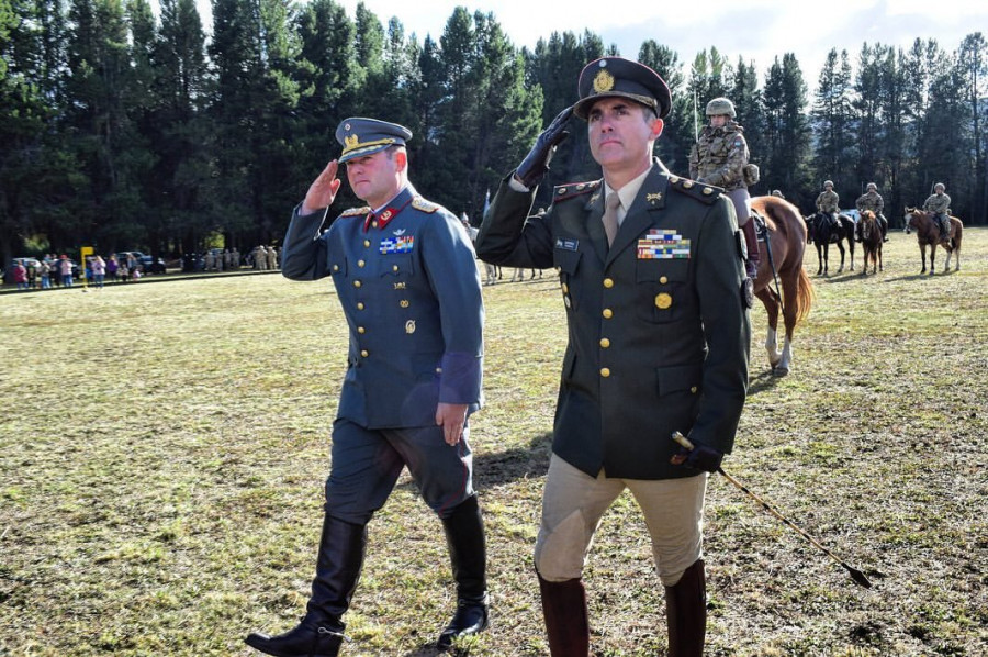 El coronel Martin en el Regimiento de Caballería de Exploración 4 Coraceros General Lavalle  Firma Regimiento de Caballería N°3 Húsares del Ejército de Chile