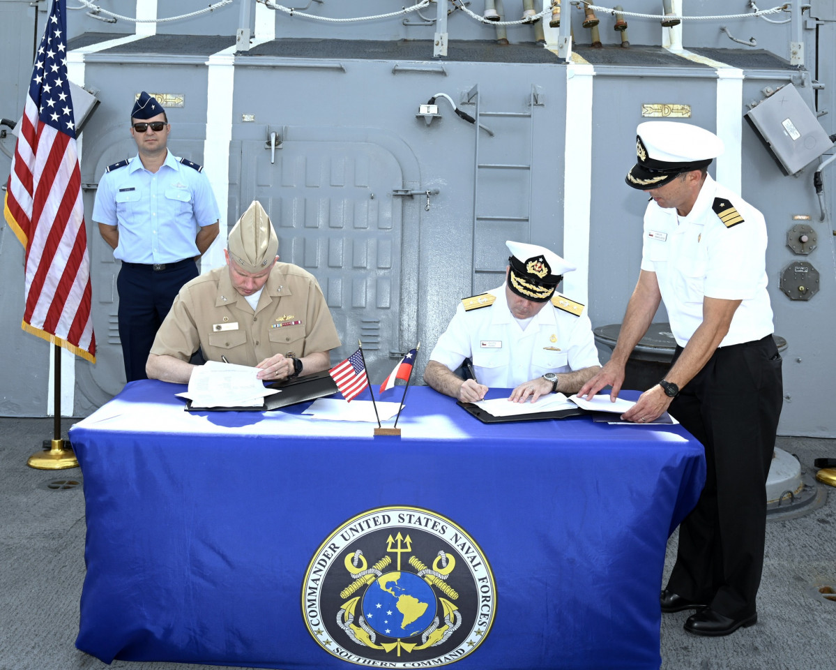 Firma de actas de los Diu00e1logos Maru00edtimos Anuales de Estado Mayor Foto US Naval Forces Southern Command & US 4th Fleet