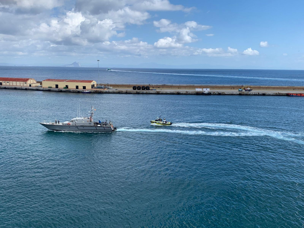 Patrullero Isla Pinta y USV Vendaval II