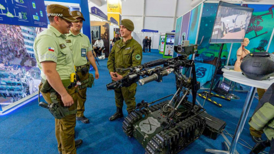 2 Carabineros en SeguridadExpo