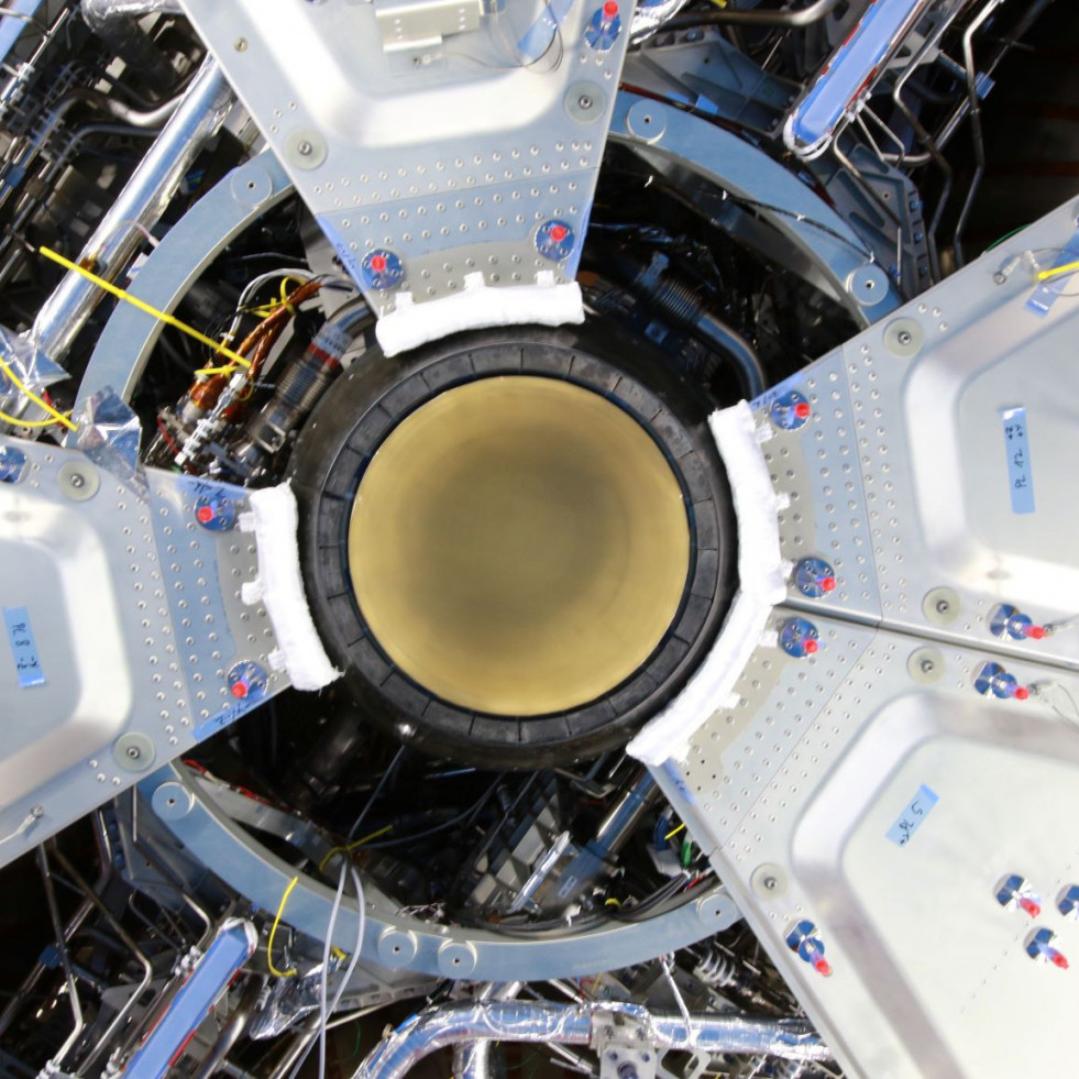 Airbus instala el motor principal del Módulo de Servicio Europeo que impulsará la nave Orion en Artemis III