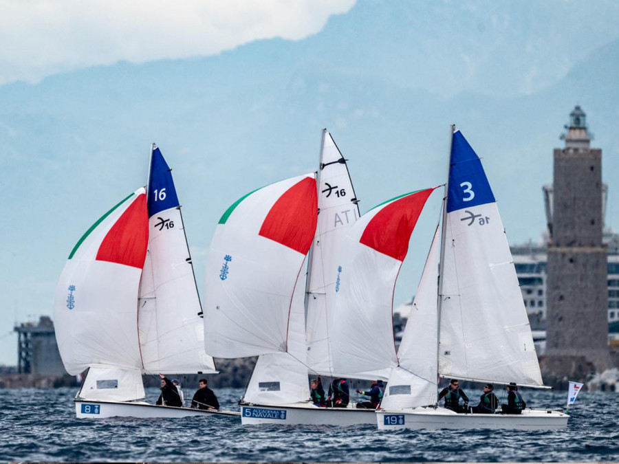 Regata de Academias Navales Yates clase Tridente 16 Firma Escuela Naval Arturo Prat de la Armada de Chile