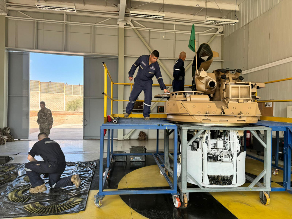Capacitación de artilleros en simulador de torre de Marder 1A3 en el Cecombac Firma 1 Brigada Acorazada Coraceros del Ejercito de Chile
