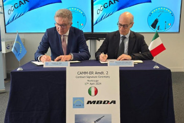 Firma del acuerdo entre MBDA y la Occar para la mejora de los sistemas italianos que emplean el misil Camm ER. Foto. MBDA