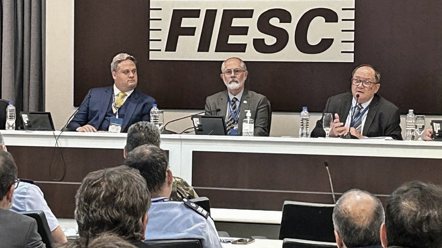 Exercito Brasileiro Participa da Feira Santa Catarina Expo Defense e Demonstra Inovacoes Tecnologicas 2