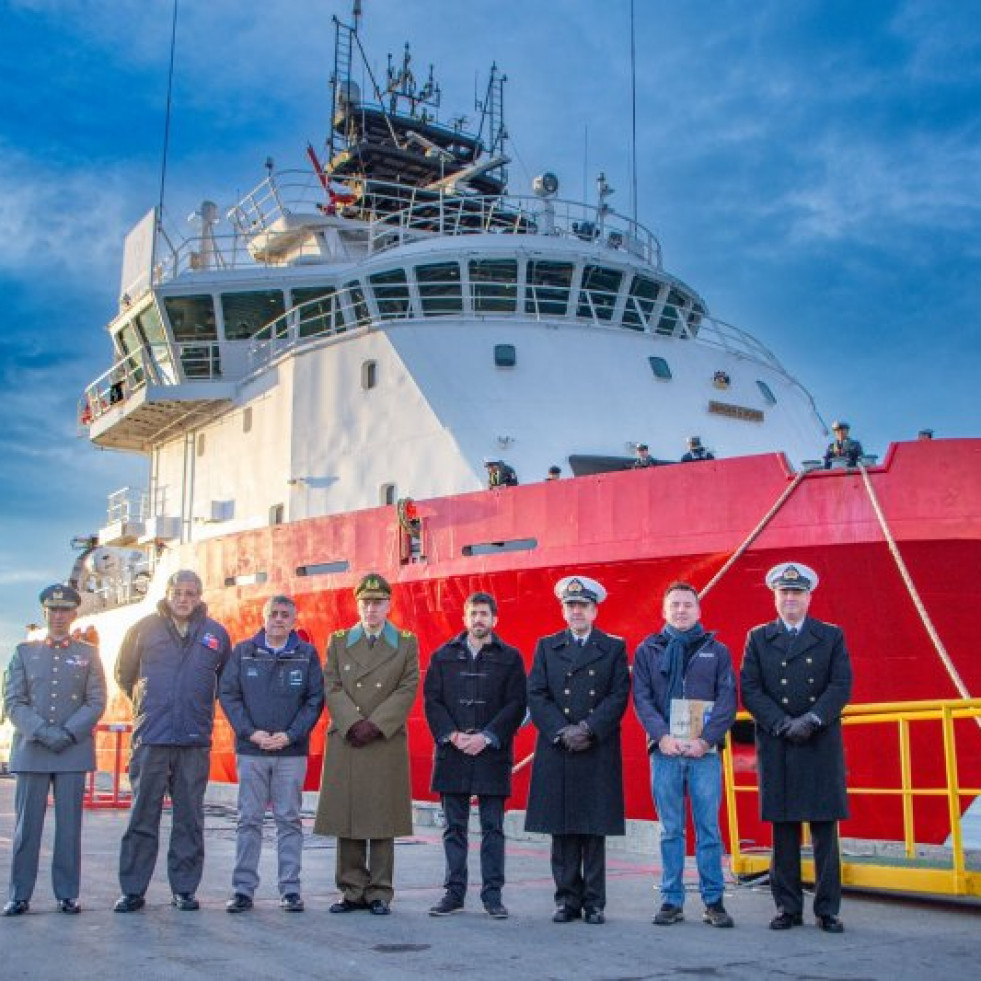 ATF 60 Lientur en el muelle Capitán Guillermos de Punta Arenas Firma Armada de Chile