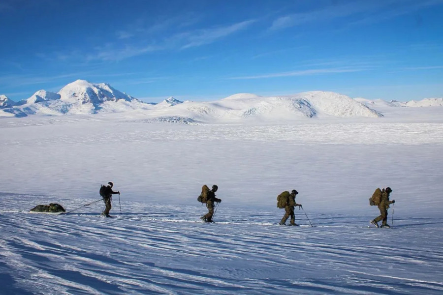 Expedición invernal a Campo de Hielo Sur Firma Ejército de Chile