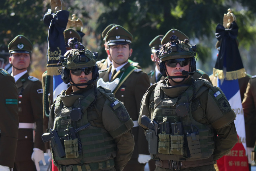 Personal de la Prefectura de Control de Orden Público en la 97 ceremonia de aniversario institucional Firma Carabineros de Chile