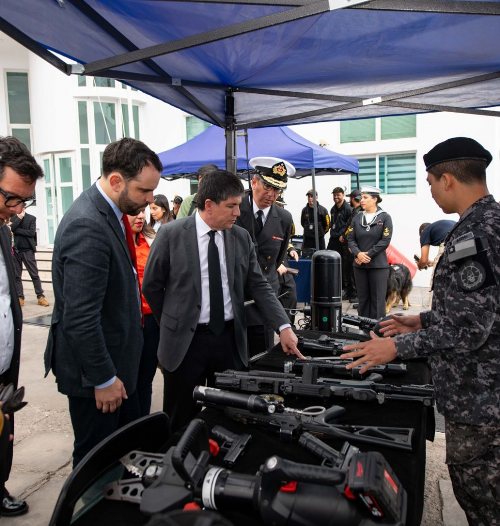 Operadores del GRI presentan su equipamiento a los subsecretarios Montero y Monsalve Firma Armada de Chile