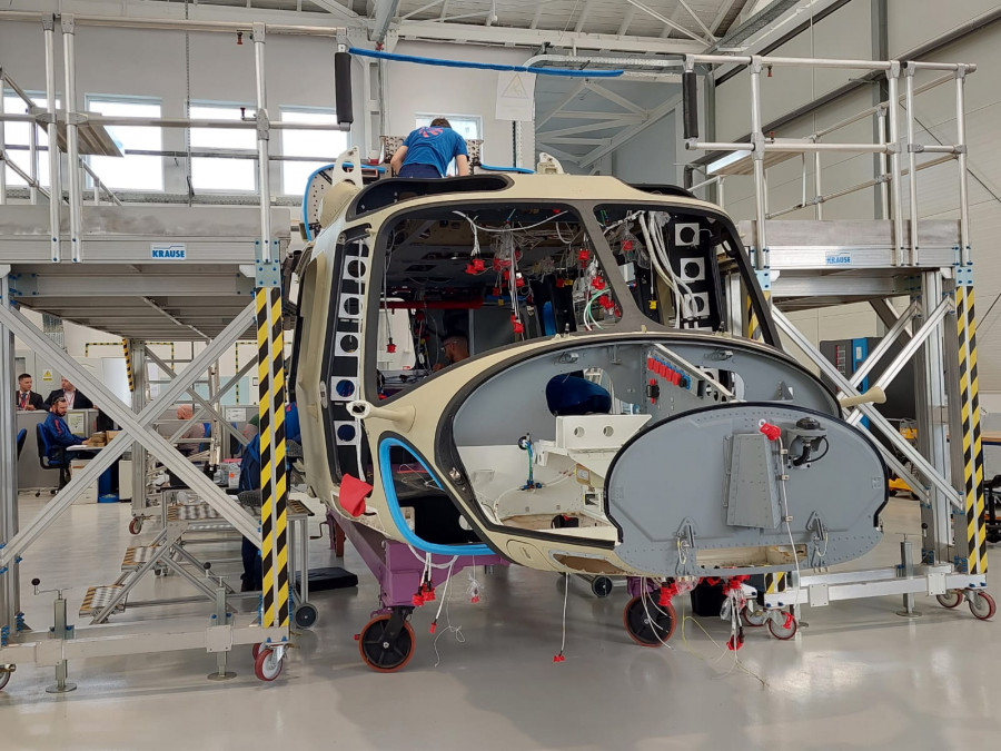 Montaje de un helicóptero AW149. Foto. Leonardo