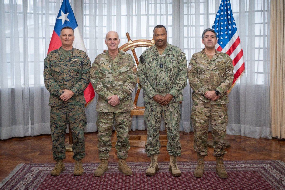 El almirante De la Maza con representantes del Comando  Sur y Fuerzas de Infanteru00eda de Marina Sur de Estados Unidos Firma Armada de Chile