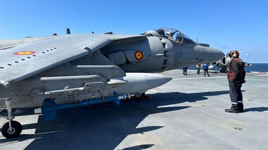 Caza Harrier en la cubierta del LHD Juan Carlos I