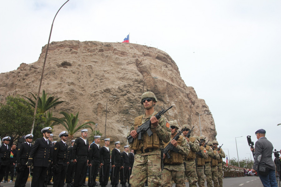 Los efectivos de la patrulla de la VI División que ganó la Competencia de Patrullas de Infantería 2024 recibieron un reconocimiento durante la ceremonia  Firma Consejo Regional de Arica y Parinacot