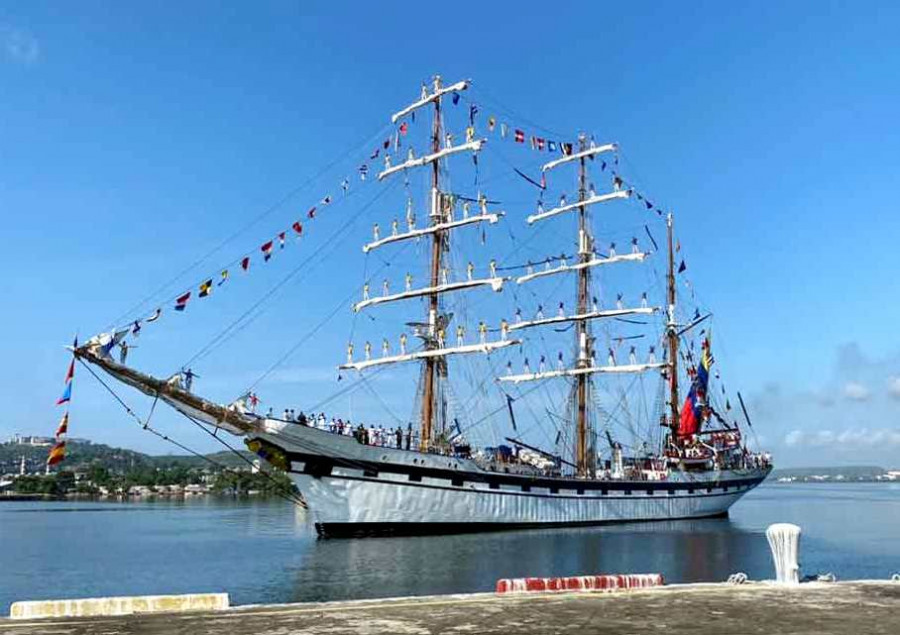 Venezuela Armada SimonBolivar SantiagoCuba PrensaLatina