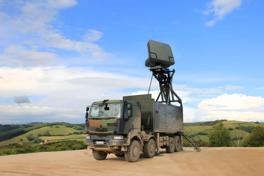 Groundmaster 200 8x8 renault