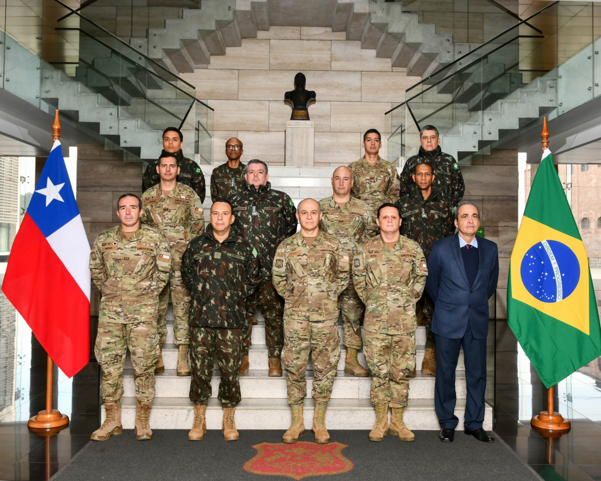 Integrantes de las delegaciones de la XIV Reuniu00f3n Bilateral de Estado Mayor Firma Eju00e9rcito de Chile