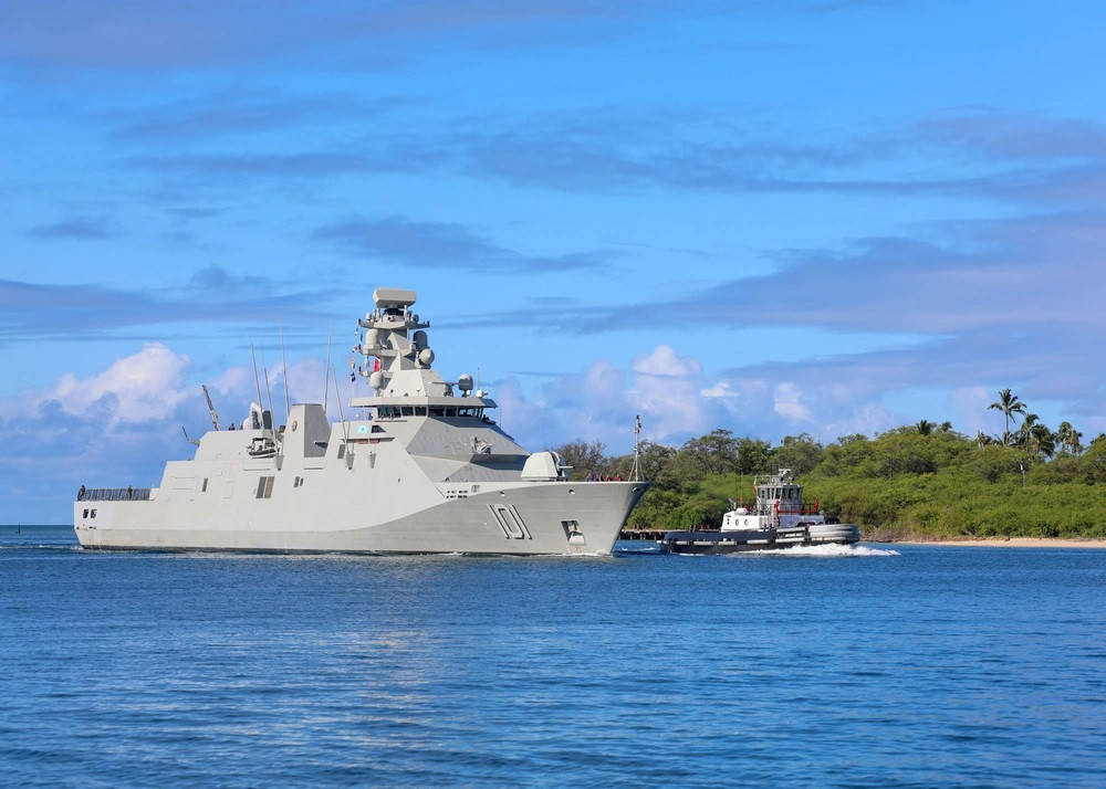 ARM Benito Juu00e1rez (F101) de la Armada de Mu00e9xico ingresando a la base conjunta Pearl Harbor Hickman de Hawaii Firma Mass Communication Specialist 2nd Class Courtney Strahan US Navy