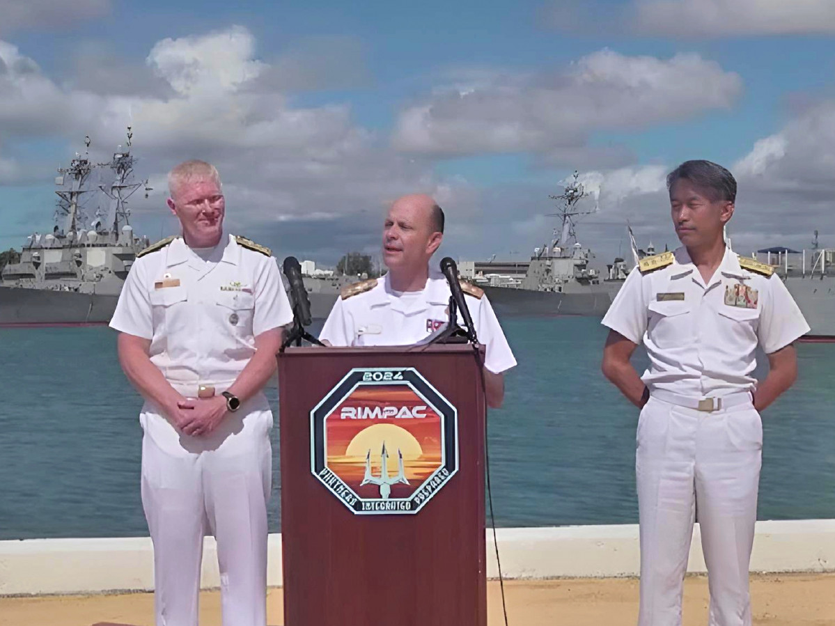 Comodoro Alberto Guerrero de la Armada de Chile Firma Video Staff Sgt Elizabeth Taranto DMA Pacific   Hawaii Media Bureau US Navy