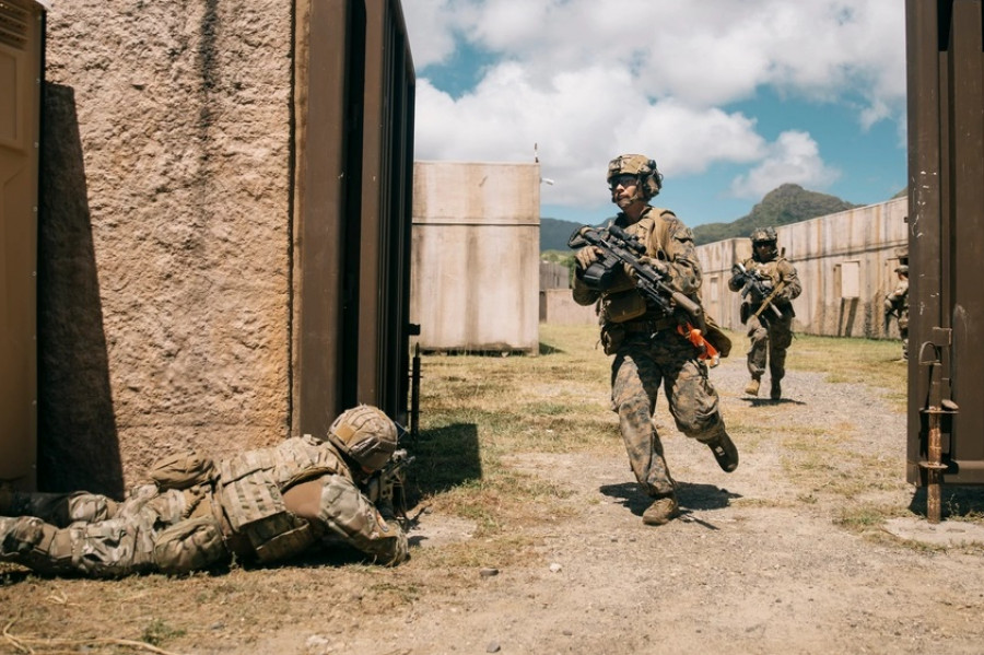 Infantes de Marina de Chile y Estados Unidos en el Entrenador de Inmersión de Infantería (IIT) ubicado en el área de Bellows en  Waimanalo Hawaii Firma Cpl  Joseph Helms USMC