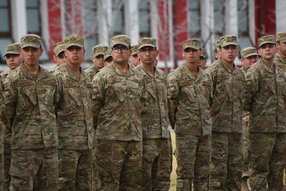 Soldados conscriptos del Regimiento de Infantería N°1 Buin Firma Ejército de Chile