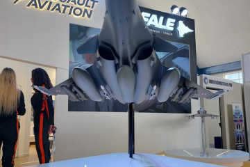 Sitdrone2024 RafaleC FuerzaAereaFrancia StandDassault nov2024 PeterWatson 02 600px