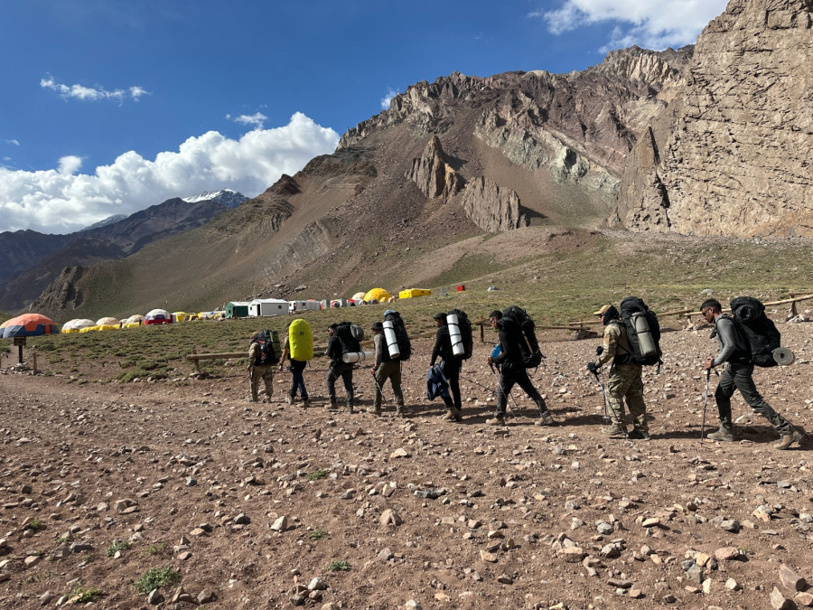 Militares de Argentina, Francia e India se preparan para ascender al Aconcagua