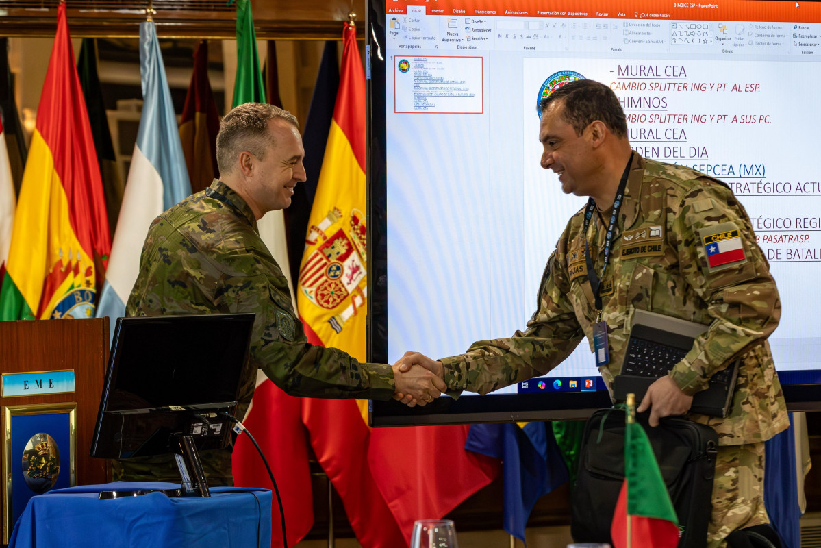 Delegado del Ejército de Chile en la 4ª Conferencia Especializada del Ciclo XXXVI de la Conferencia de Ejércitos Americanos. Firma Ejército de Tierra español
