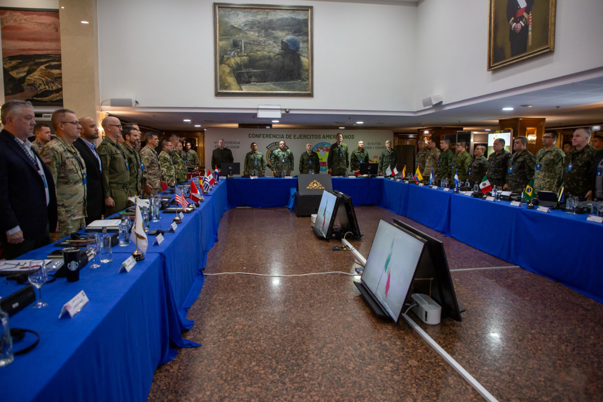 Delegados de la 4ª Conferencia Especializada del Ciclo XXXVI de la Conferencia de Ejércitos Americanos. Firma Ejército de Tierra español
