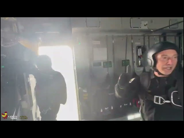 Grupo de Lanzamiento Paracaidista VI el primer lanzamiento conjunto desde el Airbus T-23 (A400).