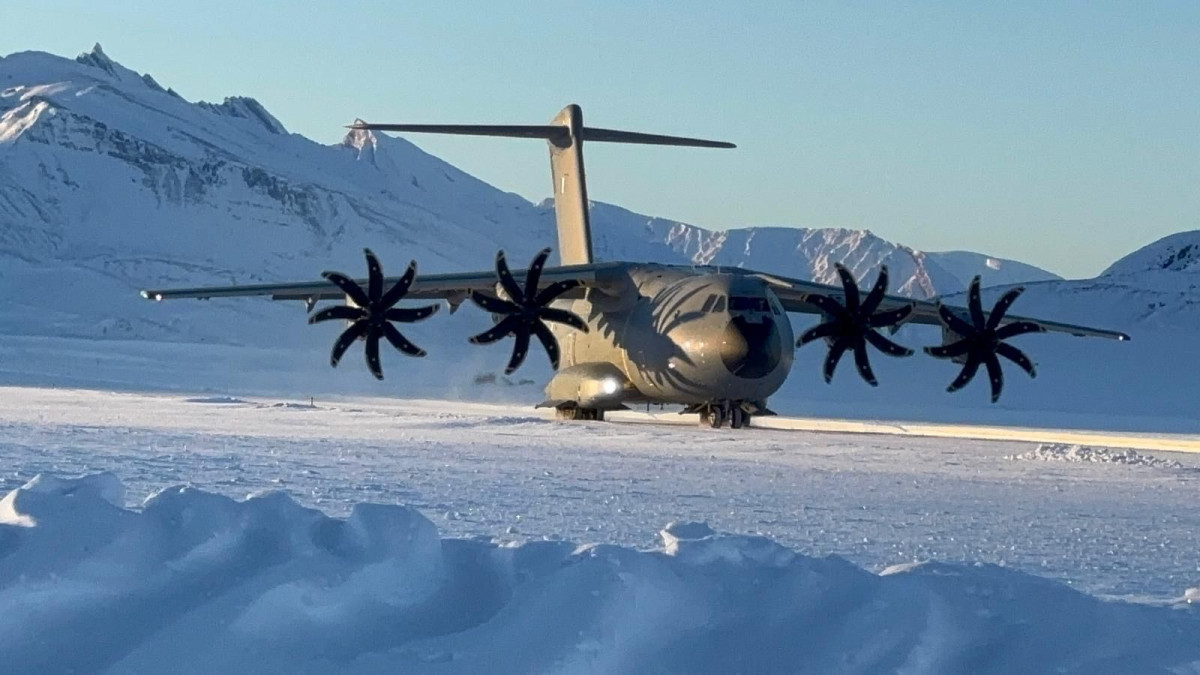Aviu00f3n A400M francu00e9s en el u00c1rtico. Foto. Eju00e9rcito del Aire y del Espacio de Francia