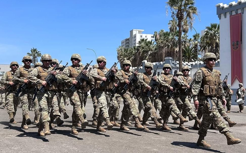 Desfile de honor en el 101u00b0 aniversario del Grupo de Artilleru00eda Nu00b06 Dolores Firma  Brigada Motorizada Nu00b04 Rancagua del Eju00e9rcito de Chile