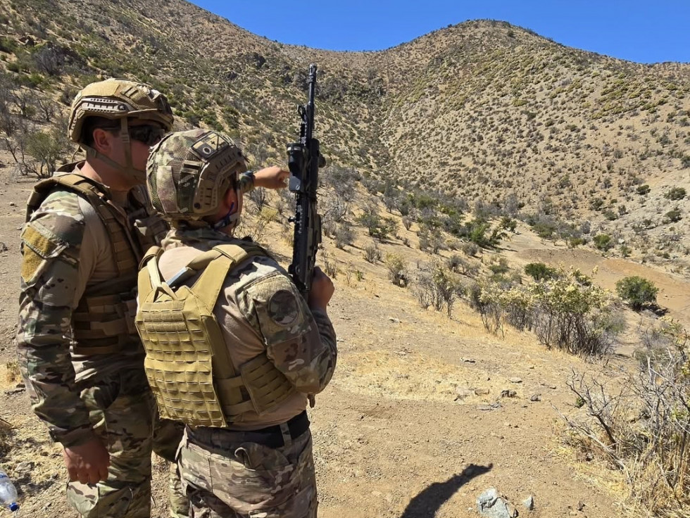 Tirador escogido de la Compañía de Infantería Andina  del Destacamento de Montaña N°3 Yungay en período de reinstrucción y entrenamiento Firma Ejército de Chile