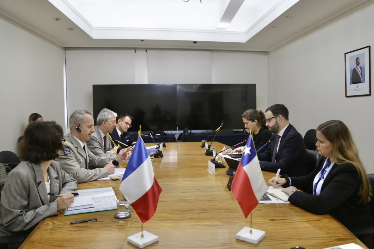 Representantes de Chile y Francia en el XIII Diu00e1logo Estratu00e9gico de Defensa Firma Subsecretaru00eda de Defensa de Chile