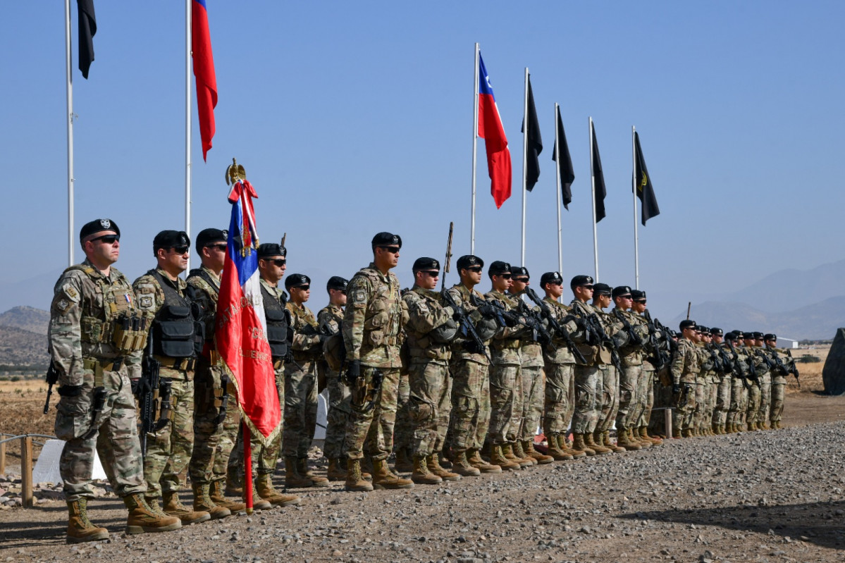 Paracaidistas en la ceremonia efectuada en Pequenco. Firma Ejército de Chile