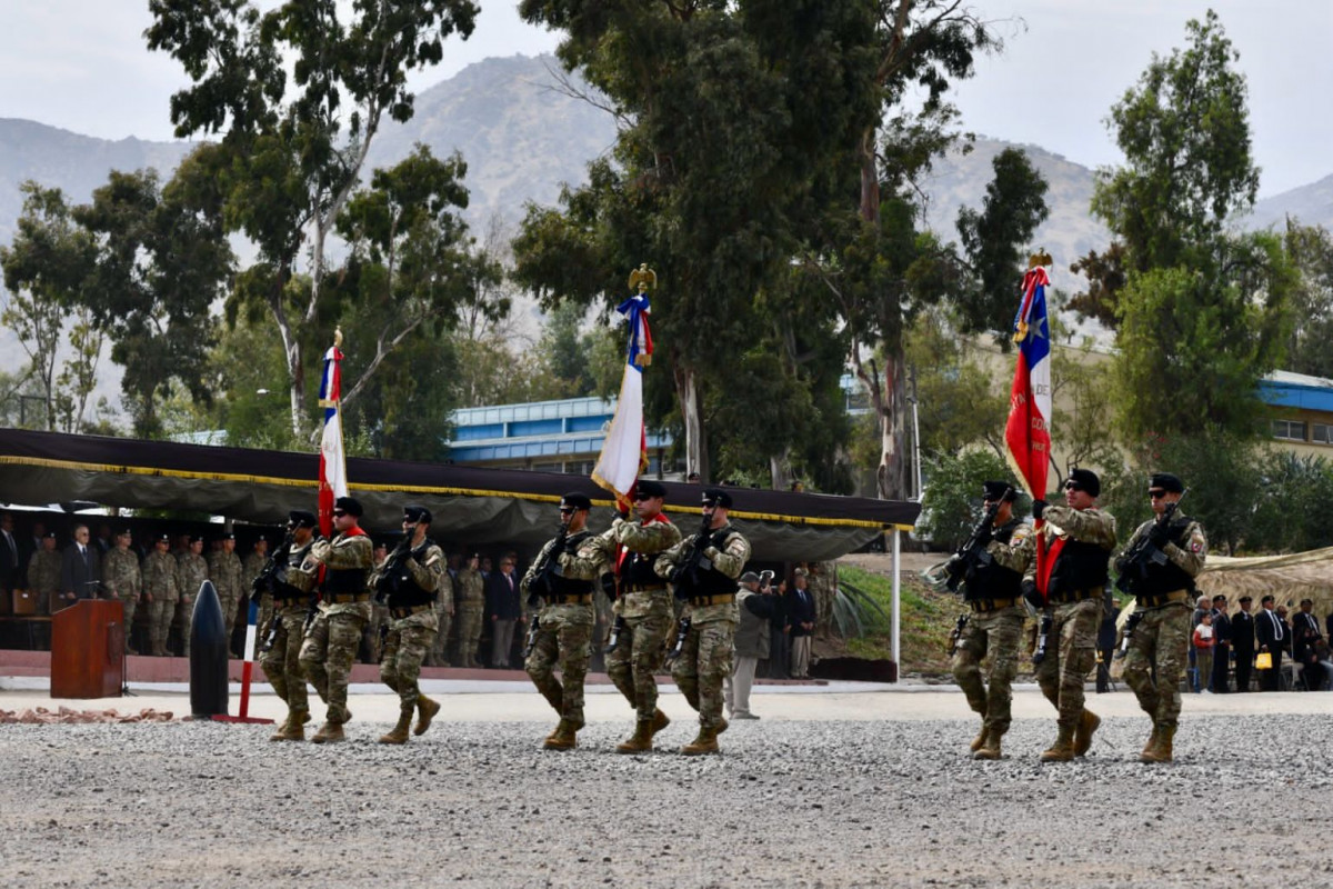 Paracaidistas de la BOE Lautaro en el desfile de la ceremonia del 60° aniversario de la Escuela de Paracaidistas y Fuerzas Especiales. Firma Ejército de Chile