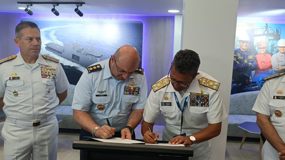 Firma acuerdo, foto CIAC