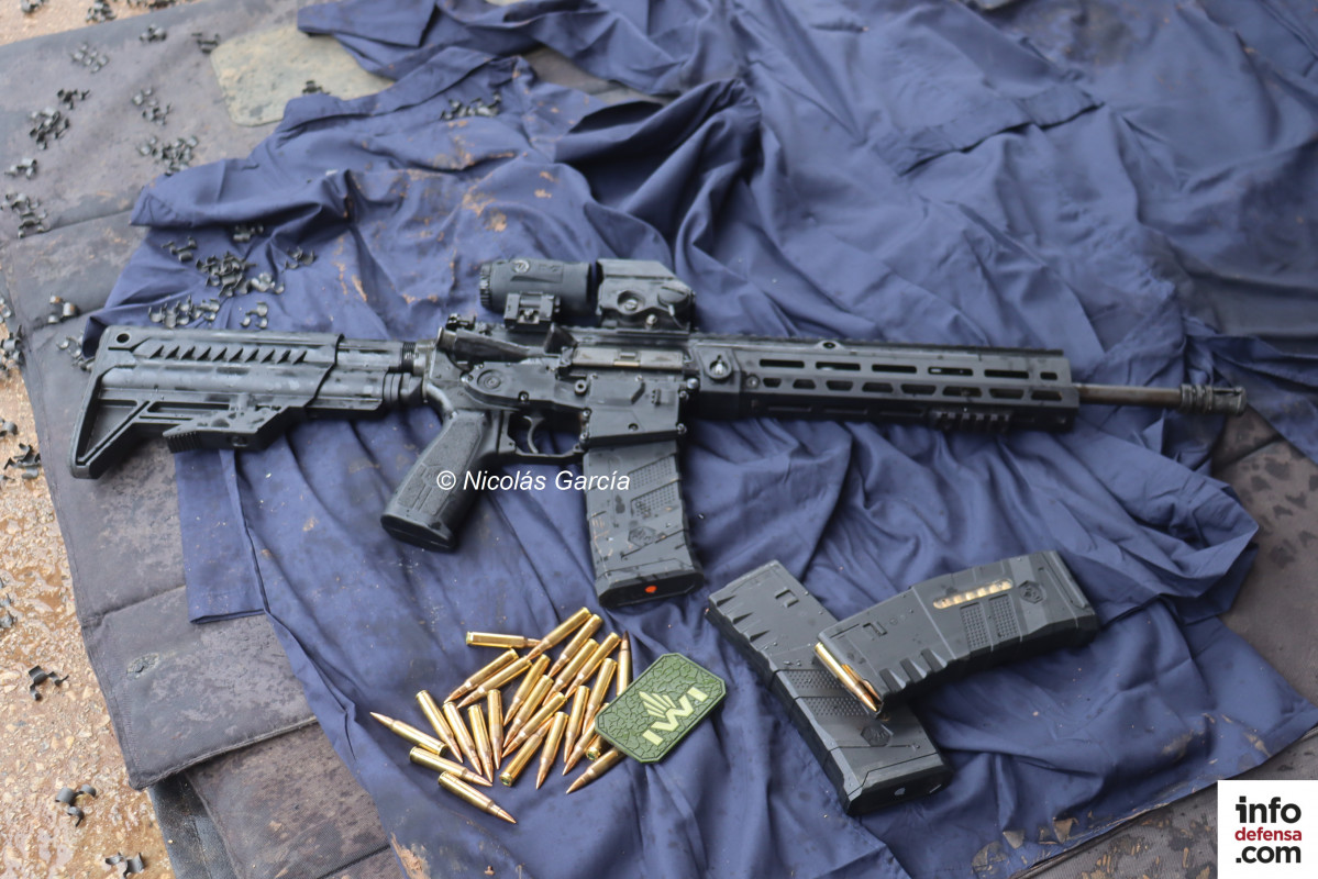 Sistema Arbel ubicado en el receptor inferior del fusil IWI Arad 5 Firma Nicolas Garcia